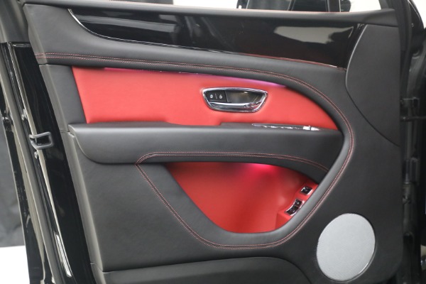Used 2022 Bentley Bentayga V8 for sale $137,900 at Maserati of Greenwich in Greenwich CT 06830 18