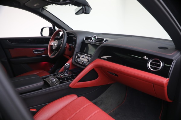 Used 2022 Bentley Bentayga V8 for sale $137,900 at Maserati of Greenwich in Greenwich CT 06830 26