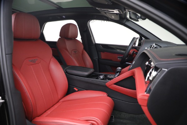 Used 2022 Bentley Bentayga V8 for sale $137,900 at Maserati of Greenwich in Greenwich CT 06830 28