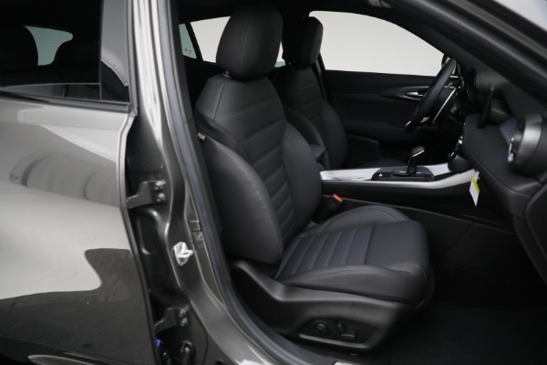 Used 2024 Alfa Romeo Tonale Hybrid Veloce for sale $26,900 at Maserati of Greenwich in Greenwich CT 06830 22