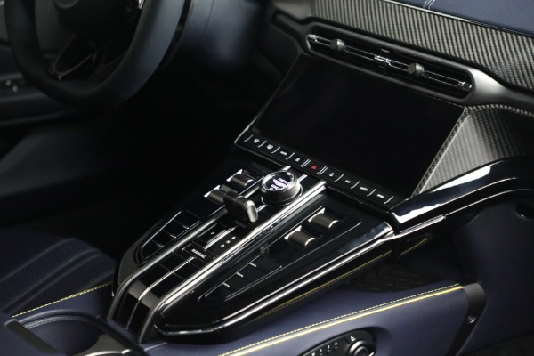 New 2026 Aston Martin Vantage for sale $240,400 at Maserati of Greenwich in Greenwich CT 06830 27