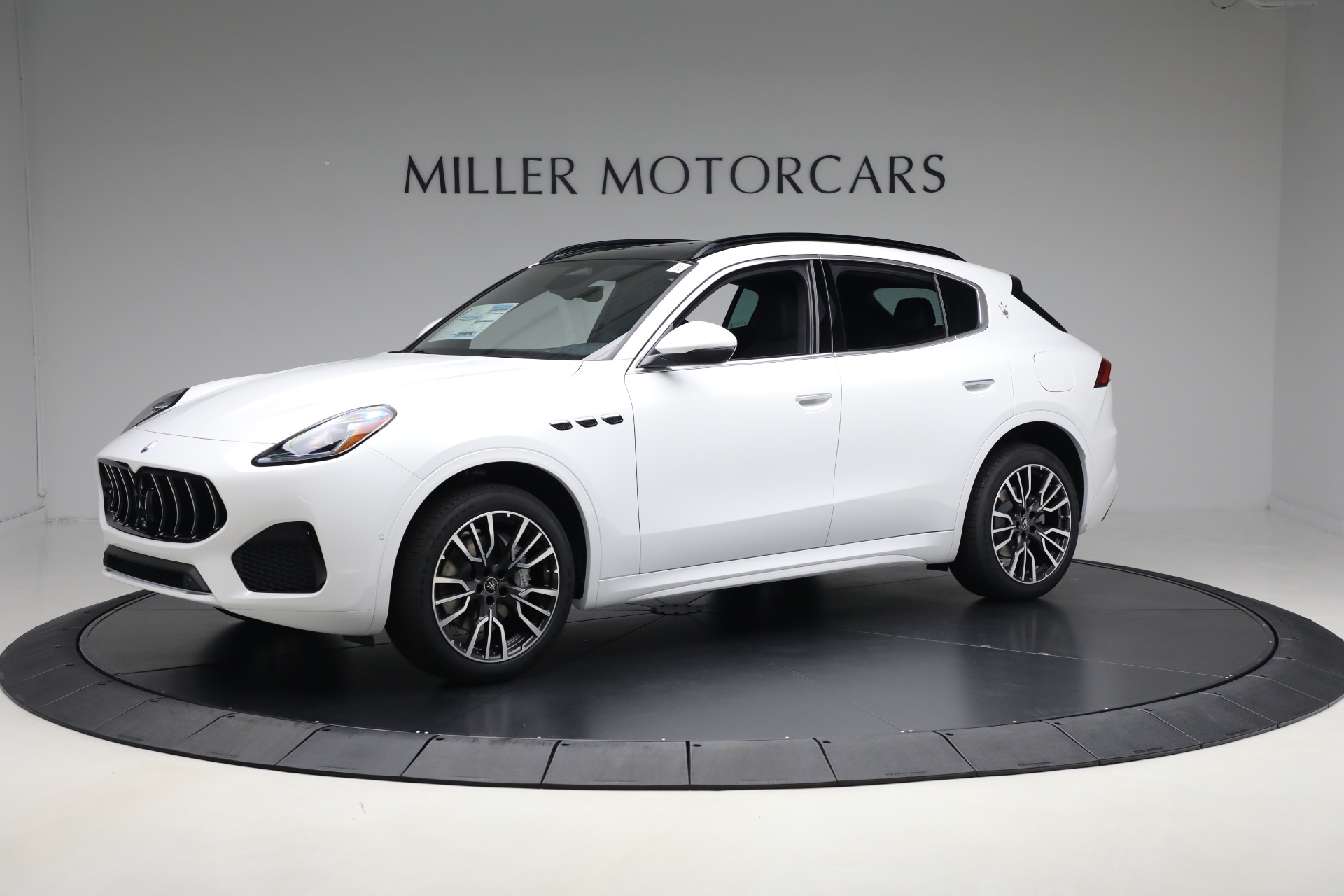 New 2025 Maserati Grecale for sale $71,901 at Maserati of Greenwich in Greenwich CT 06830 1