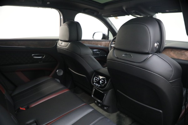 Used 2022 Bentley Bentayga V8 for sale $151,900 at Maserati of Greenwich in Greenwich CT 06830 28